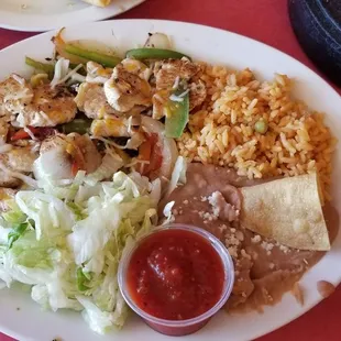 Lunch-sized portion of chicken fajitas...fresh and tasty. I&apos;ll be back.