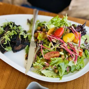 Salad and skirt steak