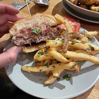 Au  FRENCH ONION BURGER *