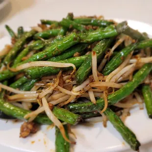 Dinner @Au's Garden last eve; 3/30/2022. We ordered String Beans w/Minced Beef &amp; got this Combination Dish w/Bean Sprouts too. Pretty tasty!