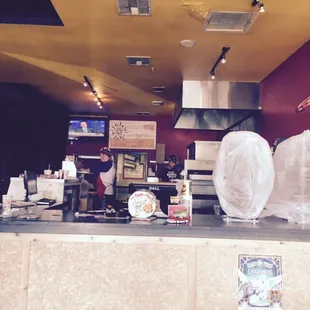 Nice place to eat in or order food to go. My boy enjoyed watch the guy tossed the pizza dough and throw it in the air.