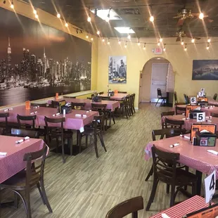 Dining area - the string lights &amp; new york panorama view to create the feels.
