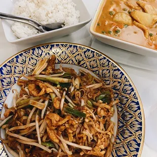 Pad Thai w chicken and Panang curry