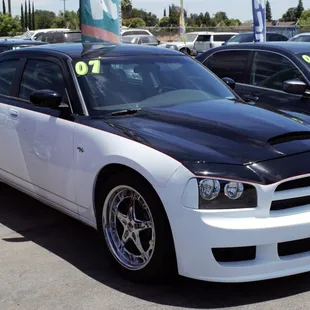 2007 Dodge Charger R/T V8 HEMI engine custom with only 62,486 miles.