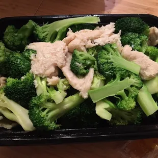 Steamed chicken and broco