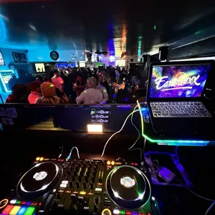DJ Earwaxxx live from Las Vegas!
