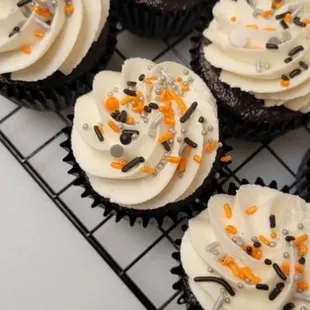 Vegan Chocolate Vanilla Cupcakes