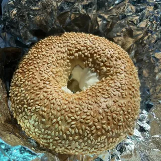 Sesame Bagel / Cream Cheese
