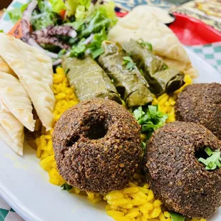 Vegan Platter 3pc falafel &amp; 3pc grape leaves - Always filling and best falafel I've had!