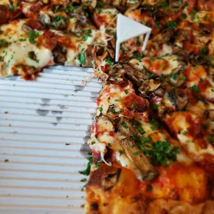 Bacon mushroom saute 14" pizza *supposed to serve 2-3 people