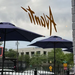 a view of the restaurant from the outside