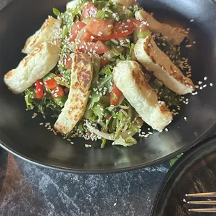 Halloumi salad