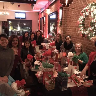 Spacious arra for a 10sh group dinner party. Love kevin and jason- very accommodating!