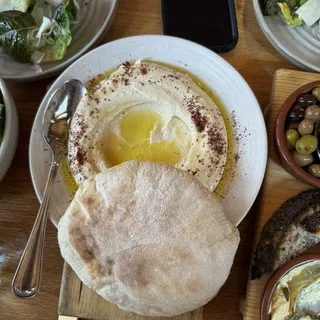 Plain Hummus With Pita