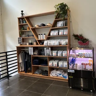 Cute place to catch up with friends, good coffee and bagel