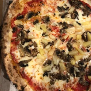 Create a Pizza with Mushrooms &amp; Pineapple