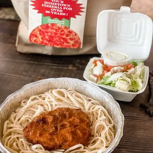 Linguine in garlic butter with fried chicken (side salad)