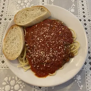 Small spaghetti with meat sauce.