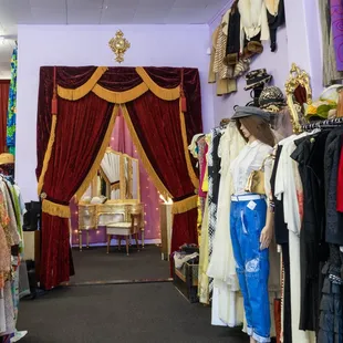 Women's Vintage Clothing