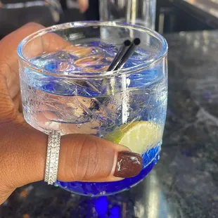 Gin &amp; Tonic - ice melted FAST
