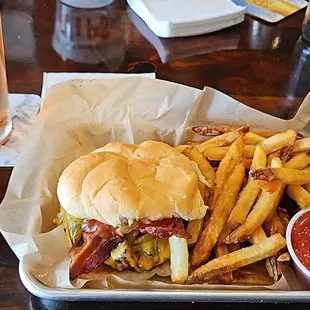 Roasted Jalapeno &amp; Bacon Cheddar Burger with fresh cut fries and a Berry Cider