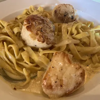 FETTUCCINE AL LIMONE CON CAPESANTE