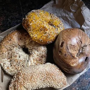 Clockwise starting at 12 (Egg Everything, Cinnamon raisin, half sesame seed, everything)