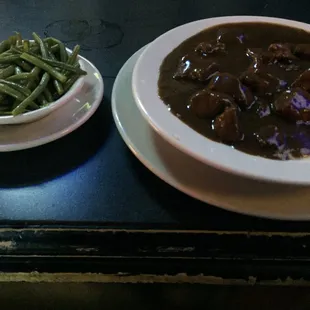 Beef tips on mashed potatoes with green beans