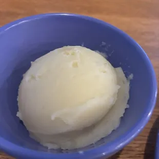 Mashed potatoes... came without gravy.