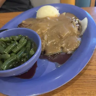 Liver and onions with green beans