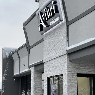 the outside of the restaurant