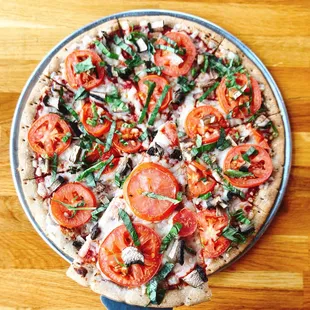 Vegan margherita w/mushrooms :)