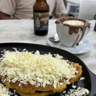 Cachapa con queso de mano