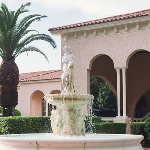 The fountain outside of Avila.