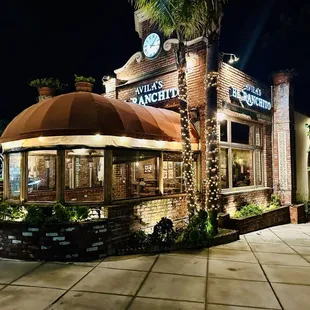 the outside of the restaurant