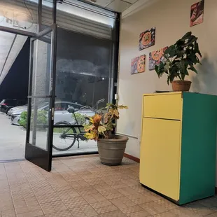 Enterence door, corner of the order/dining room