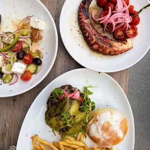 Avli Burger, Octopodi, Greek Salad