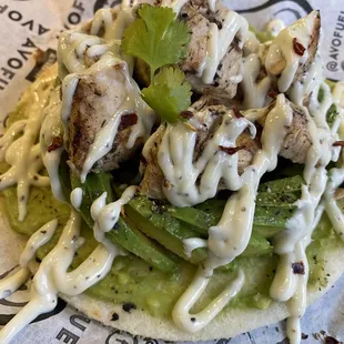 Avo-crunch with chicken