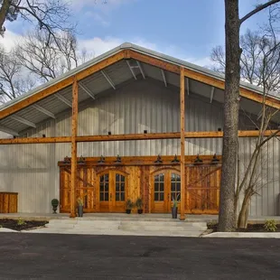 Avon Acres (Exterior)