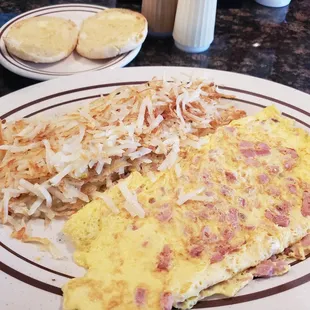 Beautifully prepared Omelet &amp; Hash browns and more than I could eat!