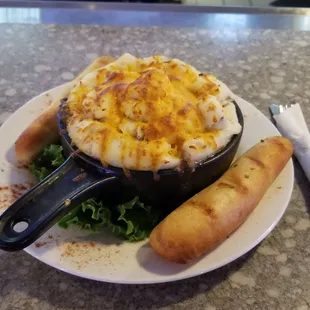 Look at this beautiful shepherd&apos;s pie.... I love it here.
