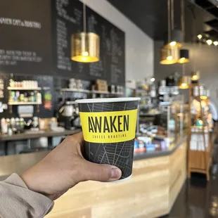 12oz latte (background where you order)