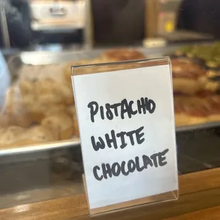 a sign that reads pitaro white chocolate