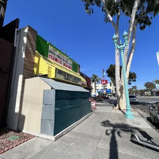 a view of a street corner