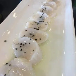 Giant scallop sashimi