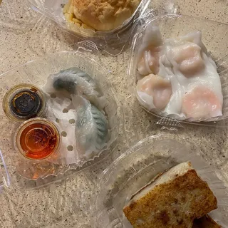 R2. Steamed Shrimp Rice Roll