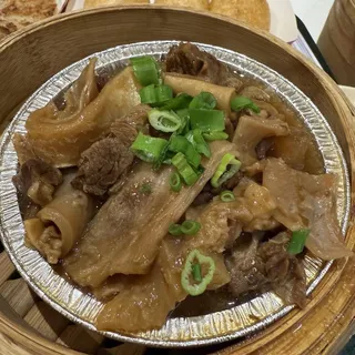 R8. Beef Brisket Rice Noodle Roll