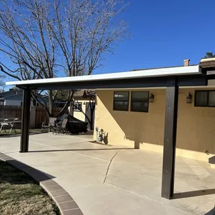 Insulated roof with fan beams