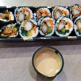 Kimbap fried chicken with sauce