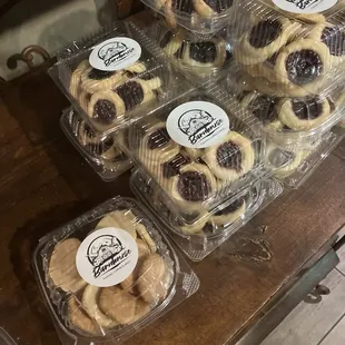 Get local Barnhouse Coffee Shop treats at Ay Chiwawa now. :)